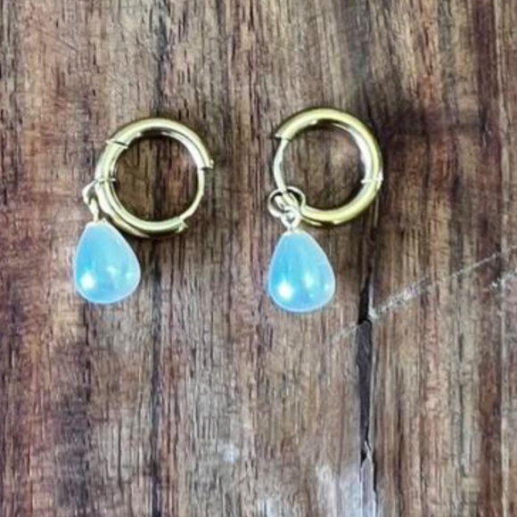 Luxe 18k Gold Plated Stainless Steel Faux Pearl Earrings Necklace Set - Picture 4 of 4